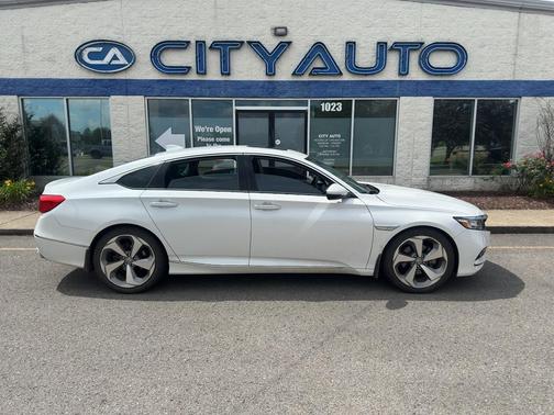 Platinum White Pearl 2018 Honda Accord Touring