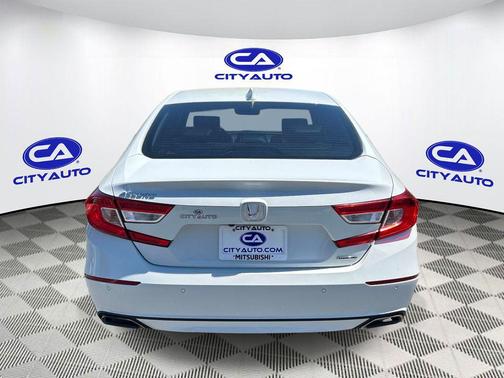 Platinum White Pearl 2018 Honda Accord Touring