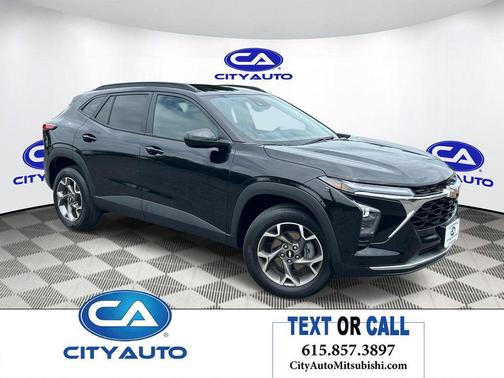 Mosaic Black Metallic 2025 Chevrolet Trax LT
