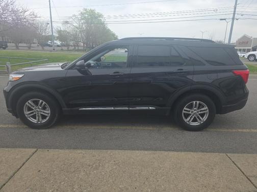 Agate Black Metallic 2023 Ford Explorer XLT