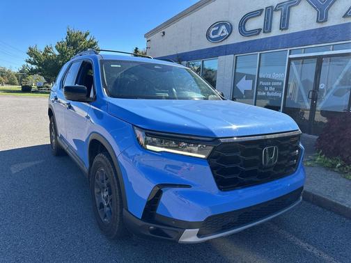 Diffused Sky Pearl 2025 Honda Pilot TrailSport