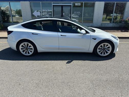 Pearl White Multi-Coat 2022 Tesla Model 3 Long Range