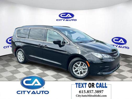 Brilliant Black Crystal Pearlcoat 2021 Chrysler Voyager LXI