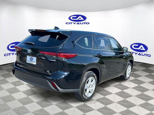 Midnight Black Metallic 2021 Toyota Highlander Hybrid LE