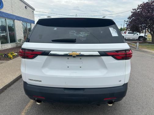 Summit White 2023 Chevrolet Traverse LT Leather