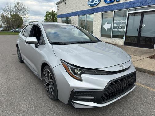 Classic Silver Metallic 2022 Toyota Corolla XSE