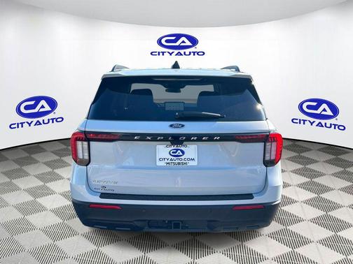 Space White Metallic 2025 Ford Explorer Active