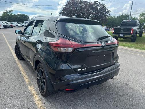 Super Black 2023 Nissan Kicks SV
