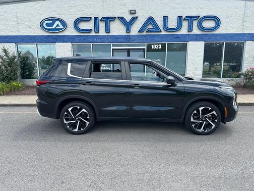 Black Diamond 2023 Mitsubishi Outlander SE S-AWC