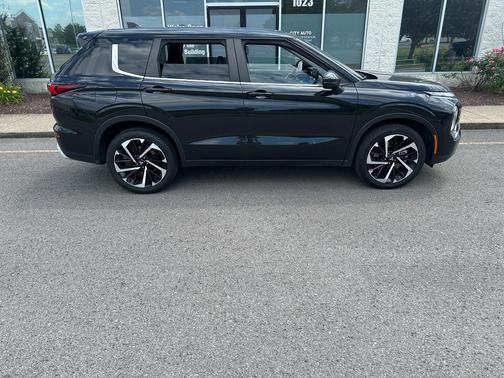Black Diamond 2023 Mitsubishi Outlander SE S-AWC