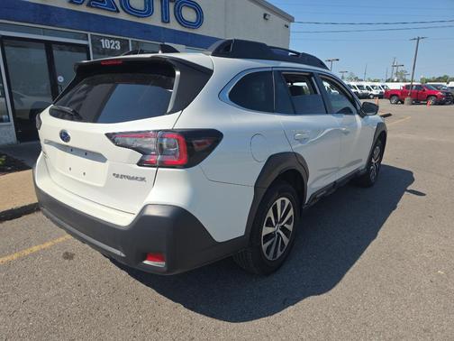 Crystal White Pearl 2023 Subaru Outback Premium