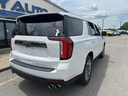 White Frost Tricoat 2023 GMC Yukon Denali Ultimate