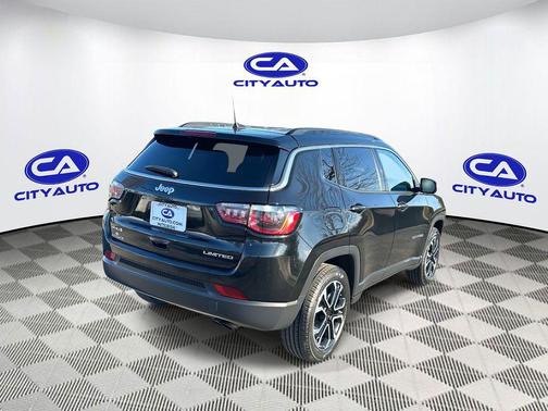 Diamond Black Crystal Pearlcoat 2022 Jeep Compass Limited