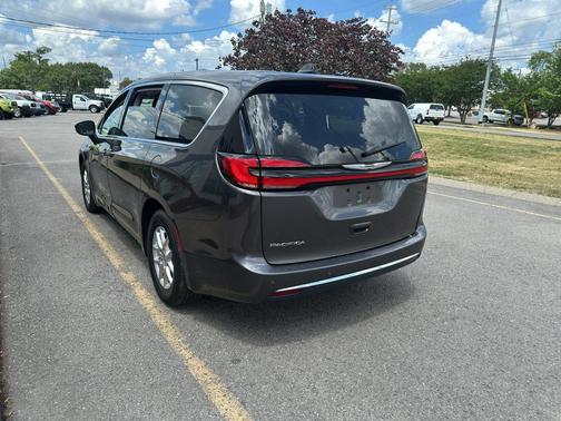 Granite Crystal Metallic Clearcoat 2023 Chrysler Pacifica Touring L