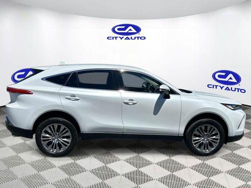 Wind Chill Pearl 2024 Toyota Venza XLE