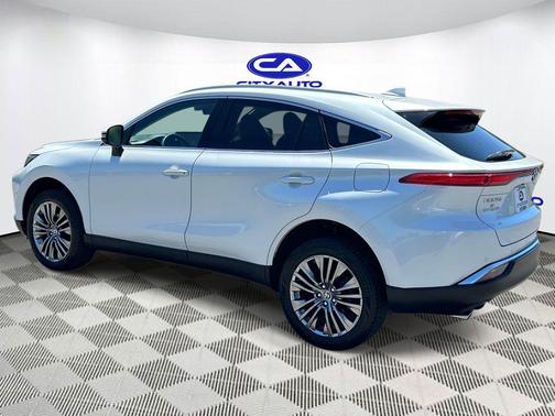 Wind Chill Pearl 2024 Toyota Venza XLE