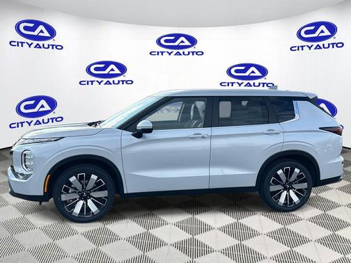 White Diamond 2026 Mitsubishi Outlander SE S-AWC
