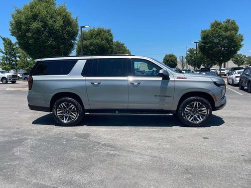 Sterling Gray Metallic 2025 Chevrolet Suburban 4WD Z71