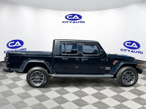 Black Clearcoat 2020 Jeep Gladiator North Edition 4x4