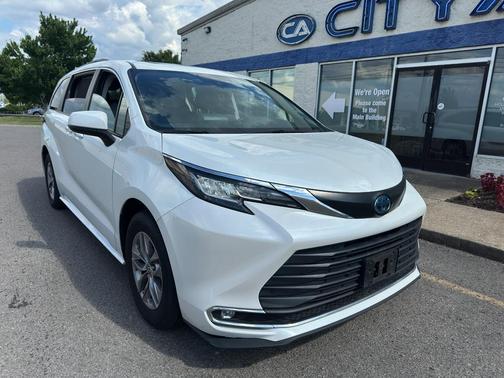 Wind Chill Pearl 2023 Toyota Sienna XLE
