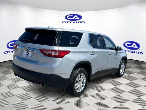Silver Ice Metallic 2021 Chevrolet Traverse LS