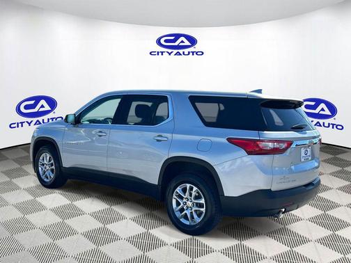 Silver Ice Metallic 2021 Chevrolet Traverse LS
