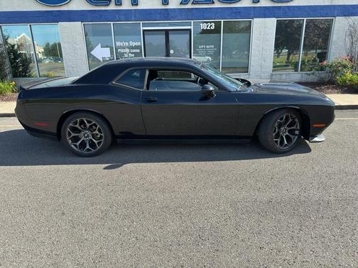Pitch Black Clearcoat 2022 Dodge Challenger GT