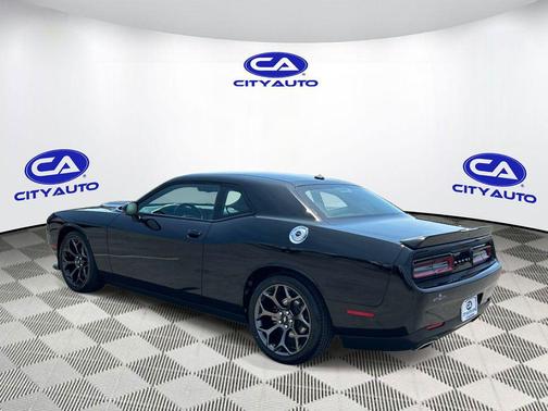 Pitch Black Clearcoat 2022 Dodge Challenger GT