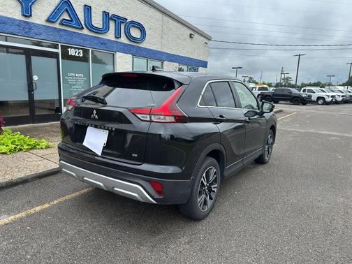 Labrador Black Pearl 2024 Mitsubishi Eclipse Cross SE