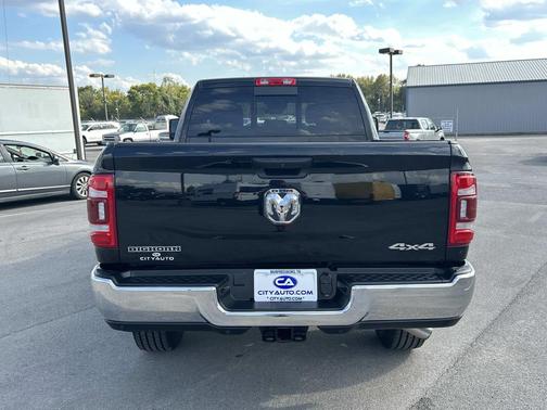 Diamond Black Crystal Pearlcoat 2024 RAM 2500 Big Horn Crew Cab 4x4 6'4' Box
