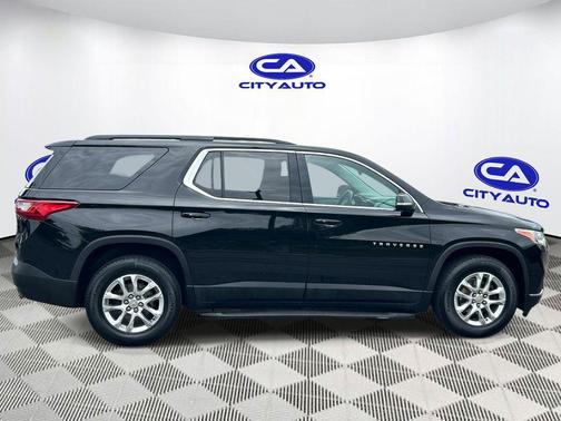Mosaic Black Metallic 2019 Chevrolet Traverse LT Cloth