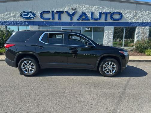 Mosaic Black Metallic 2020 Chevrolet Traverse LT Cloth