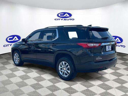 Mosaic Black Metallic 2020 Chevrolet Traverse LT Cloth