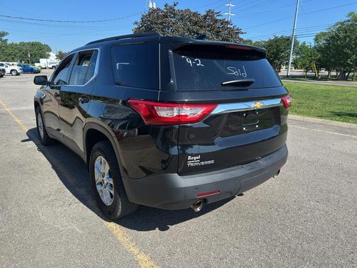 Mosaic Black Metallic 2020 Chevrolet Traverse LT Cloth