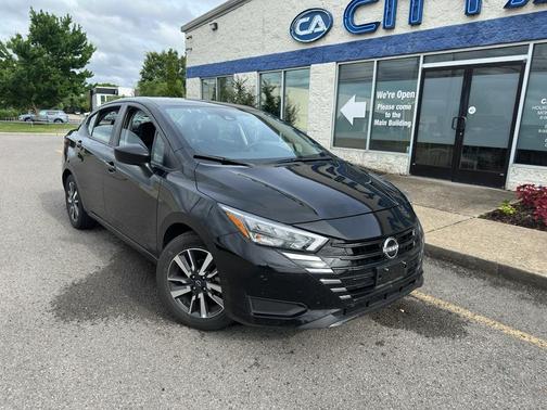Super Black 2025 Nissan Versa 1.6 SV