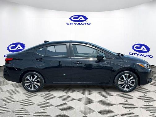Super Black 2025 Nissan Versa 1.6 SV
