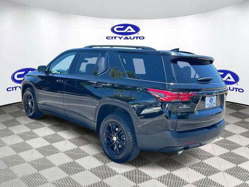 Mosaic Black Metallic 2023 Chevrolet Traverse LS