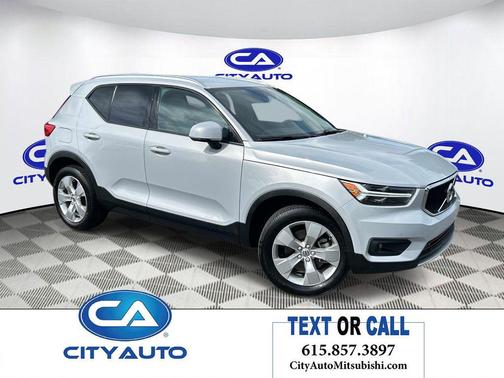 GRAY 2022 Volvo XC40 T5 Momentum