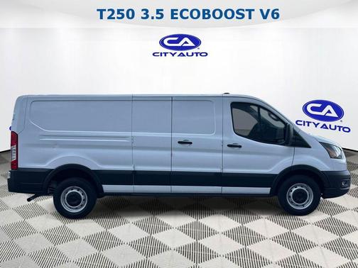 Oxford White 2022 Ford Transit-250 Base