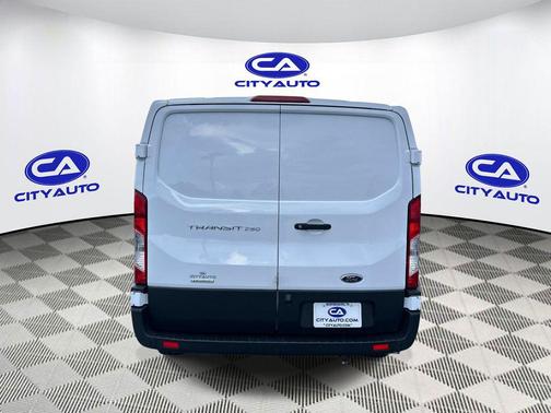 Oxford White 2022 Ford Transit-250 Base