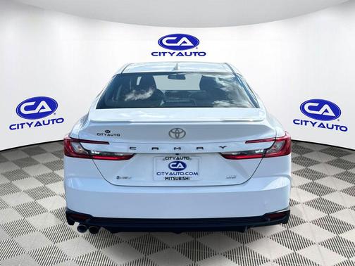 Ice Cap 2025 Toyota Camry SE