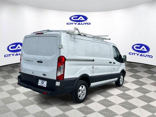 Oxford White 2017 Ford Transit-250 Base