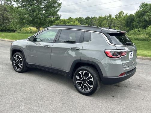 Sting-Gray Clearcoat 2024 Jeep Compass Limited