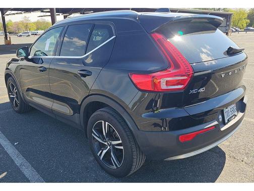 BLACK 2023 Volvo XC40 B5 Plus Bright Theme