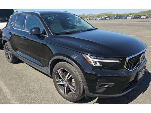 BLACK 2023 Volvo XC40 B5 Plus Bright Theme
