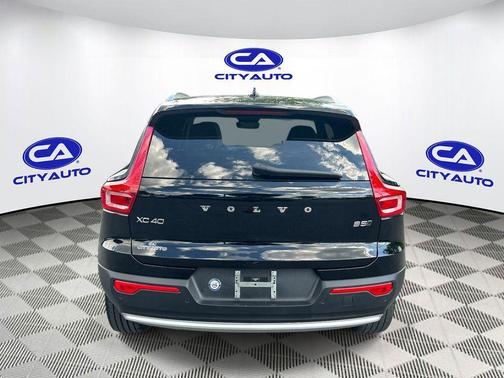 BLACK 2023 Volvo XC40 B5 Plus Bright Theme