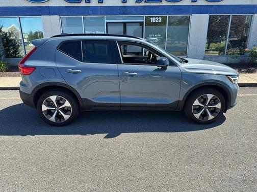 Fjord Blue Metallic 2023 Volvo XC40 B4 Ultimate Dark Theme