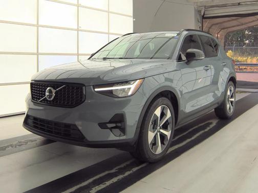 Fjord Blue Metallic 2023 Volvo XC40 B4 Ultimate Dark Theme