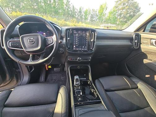 Fjord Blue Metallic 2023 Volvo XC40 B4 Ultimate Dark Theme