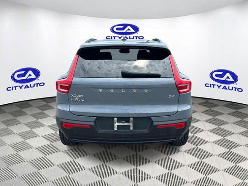 Fjord Blue Metallic 2023 Volvo XC40 B4 Ultimate Dark Theme